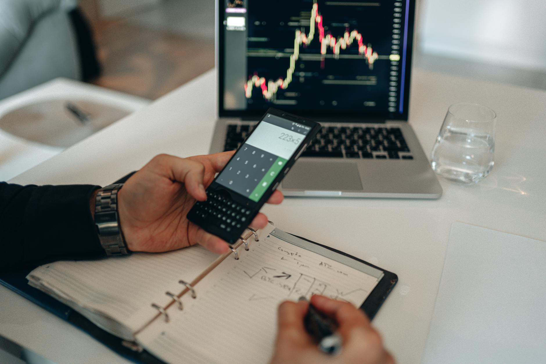 Calculator and laptop used to compare cash loan costs in Canada