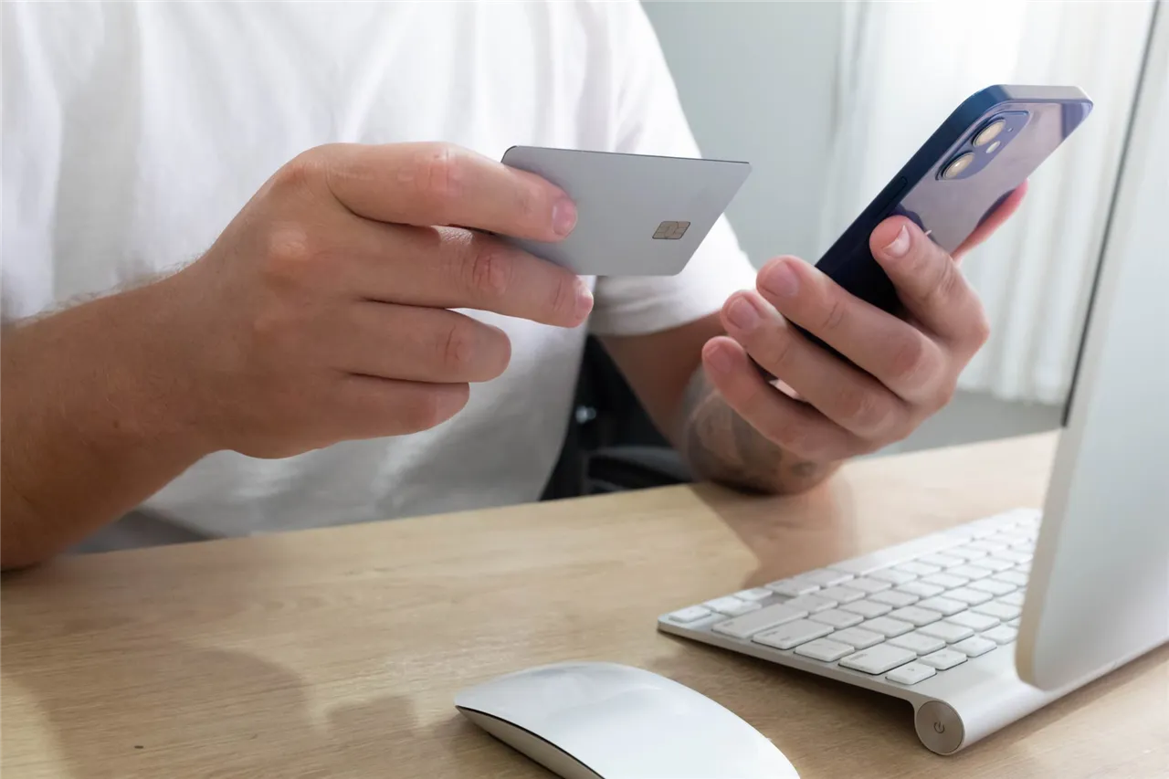 IBV income verification on a phone for a Manitoba cash loan