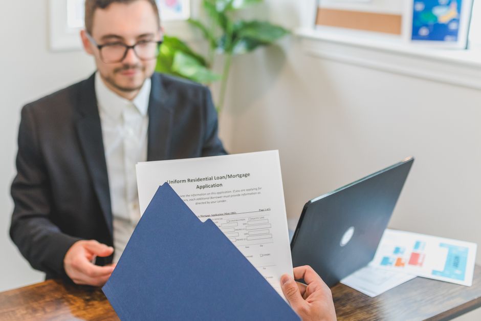Loan application meeting —  rapid cash loan Canada process