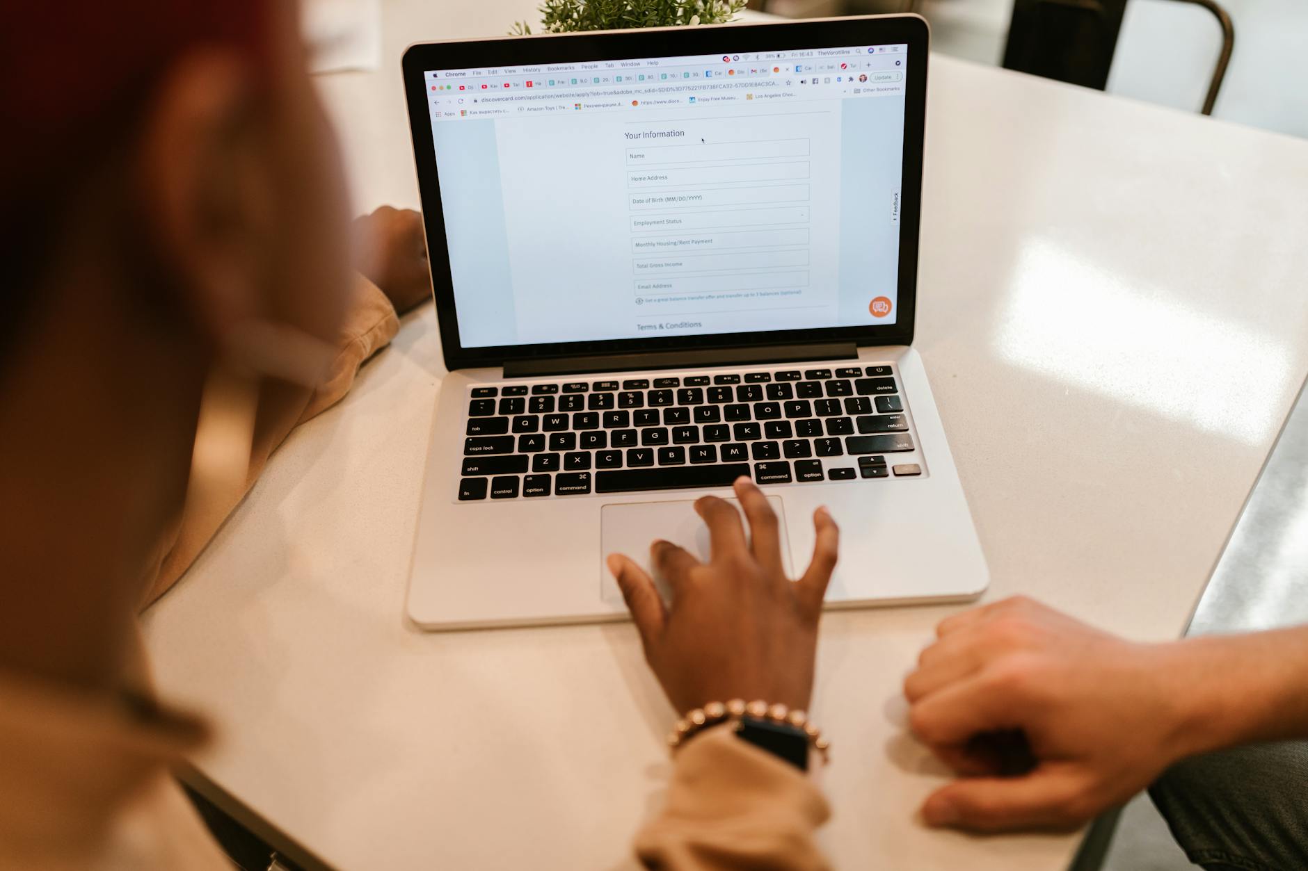 Couple completing a rapid cash loan application online on a laptop