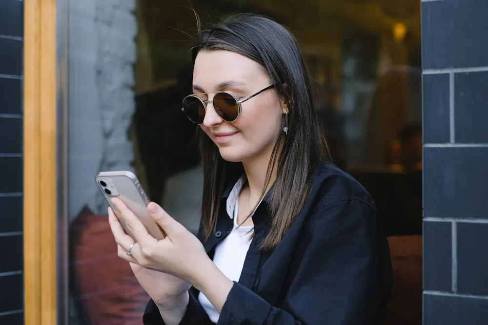Person in BC applying for a rapid cash loan on a smartphone