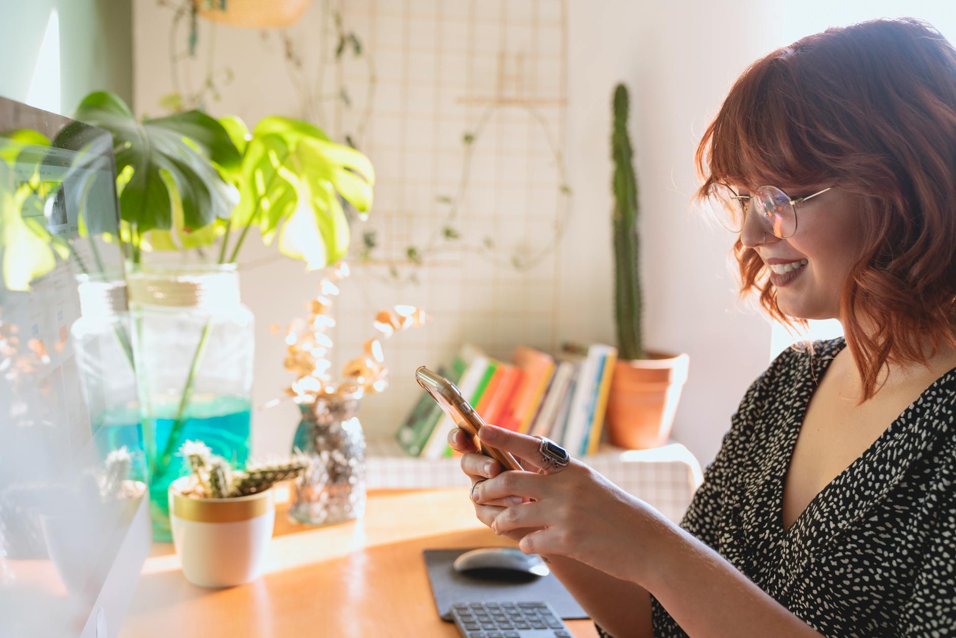 Canadian woman applying for a rapid cash loan on her smartphone at home