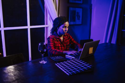 applying for a 24/7 online cash loan at night in Canada