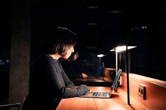 applying for a 24/7 online cash loan at night in Canada