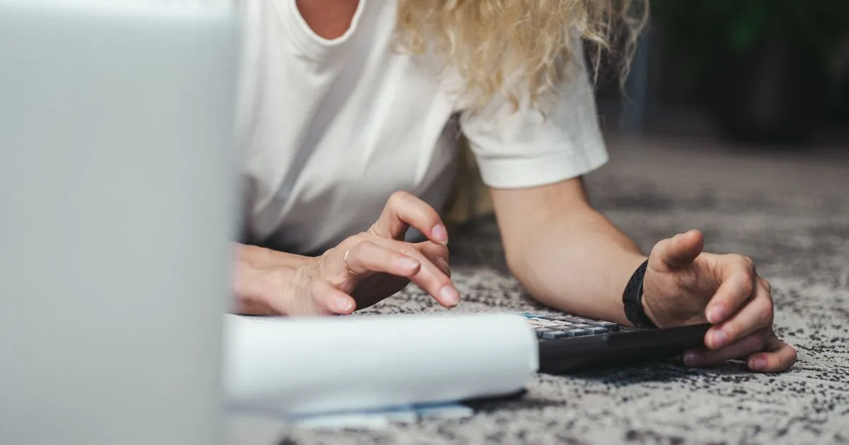 Reviewing the budget before taking a cash advance in Canada