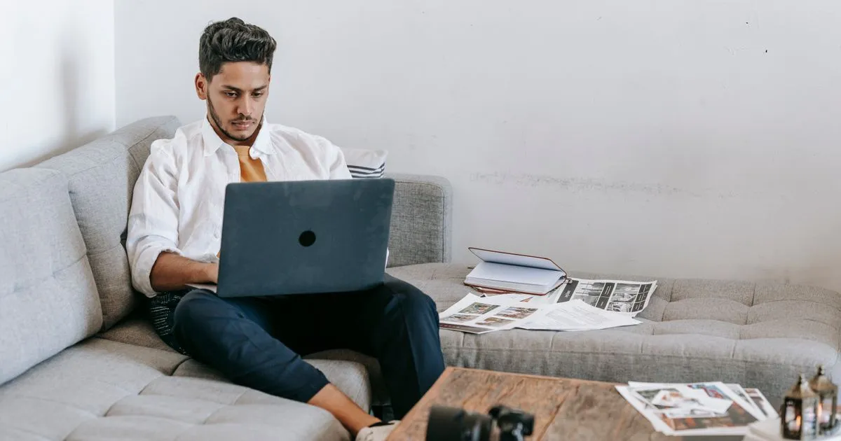 Comparing a second loan from the same lender or a different one on a laptop
