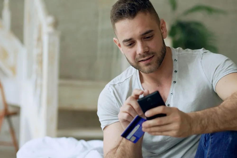 Canadian borrower checking a cash advance app limit on his phone