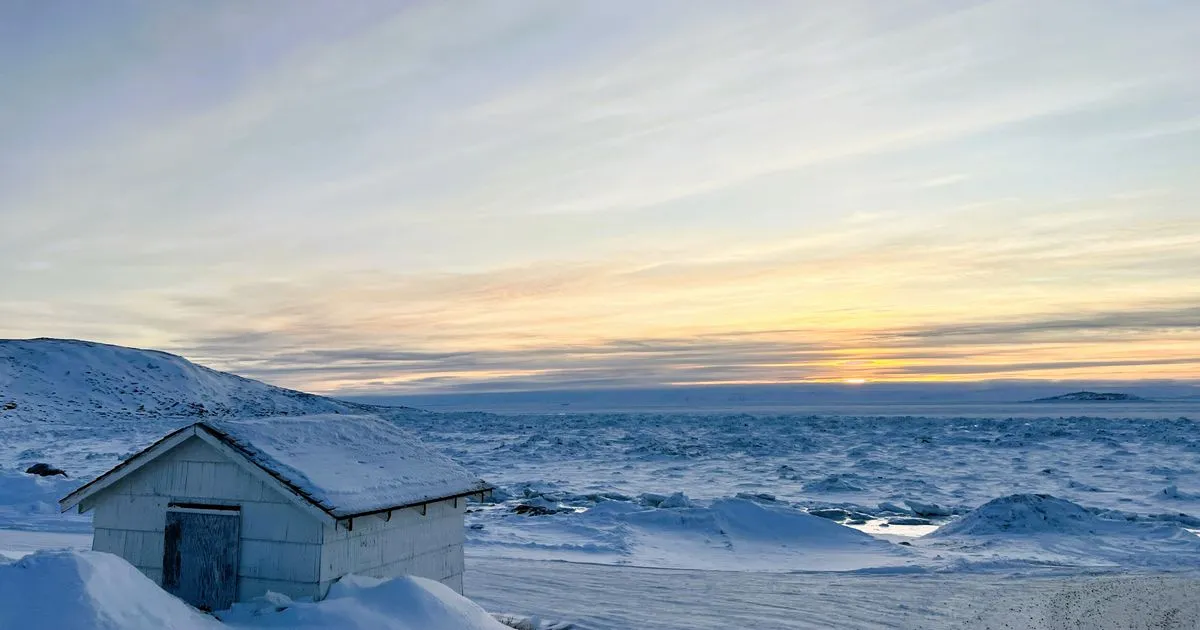 Rapid cash loans Nunavut residents apply for online, with the frozen shore of Frobisher Bay near Iqaluit