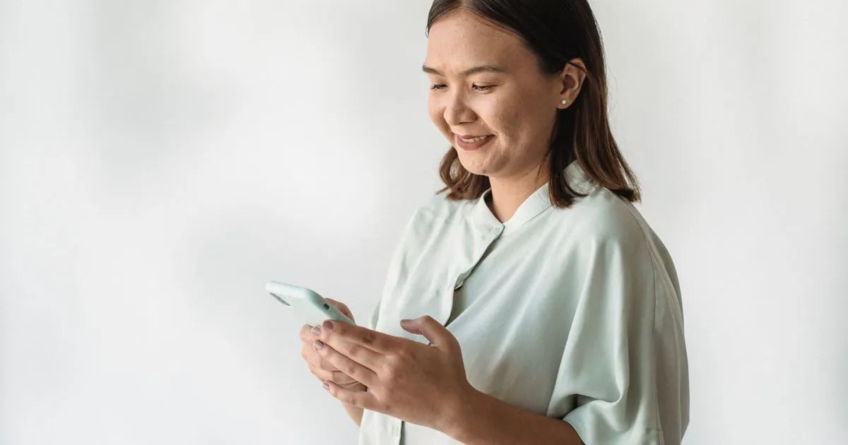 Applying for a $400 rapid cash loan on a phone in Canada