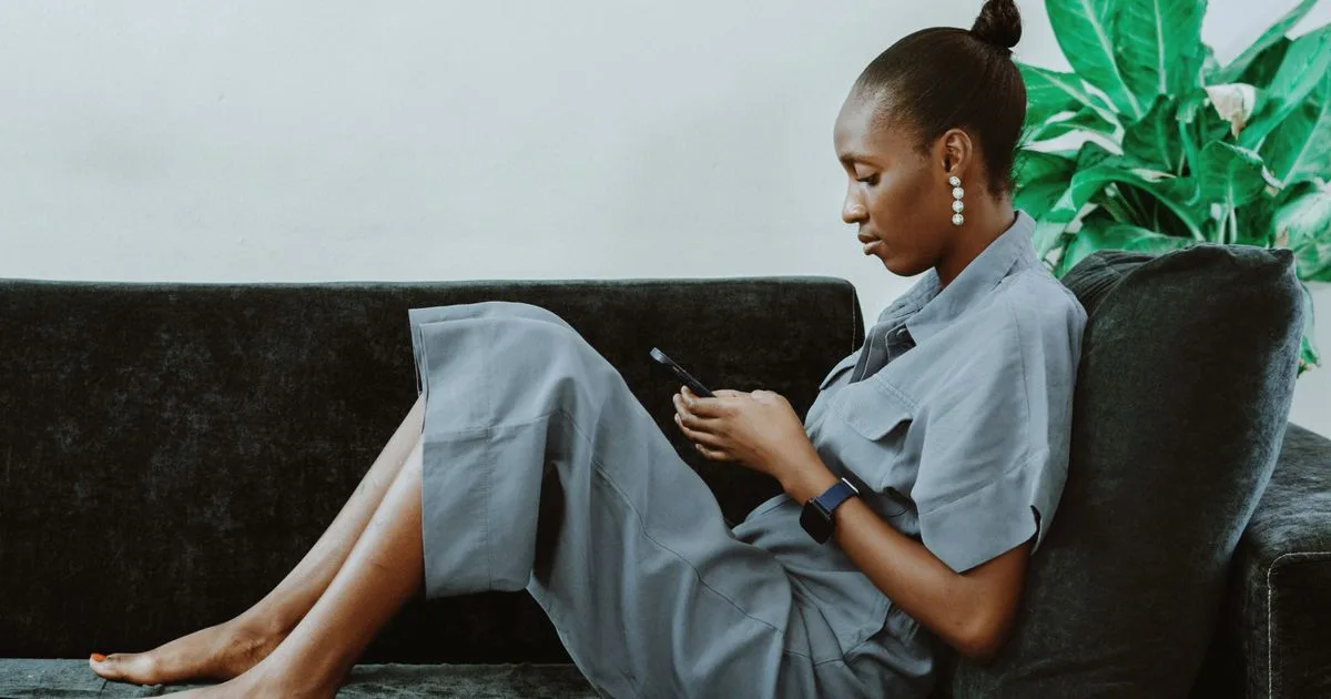 Nyble review Canada: checking a credit line limit on a smartphone from the sofa